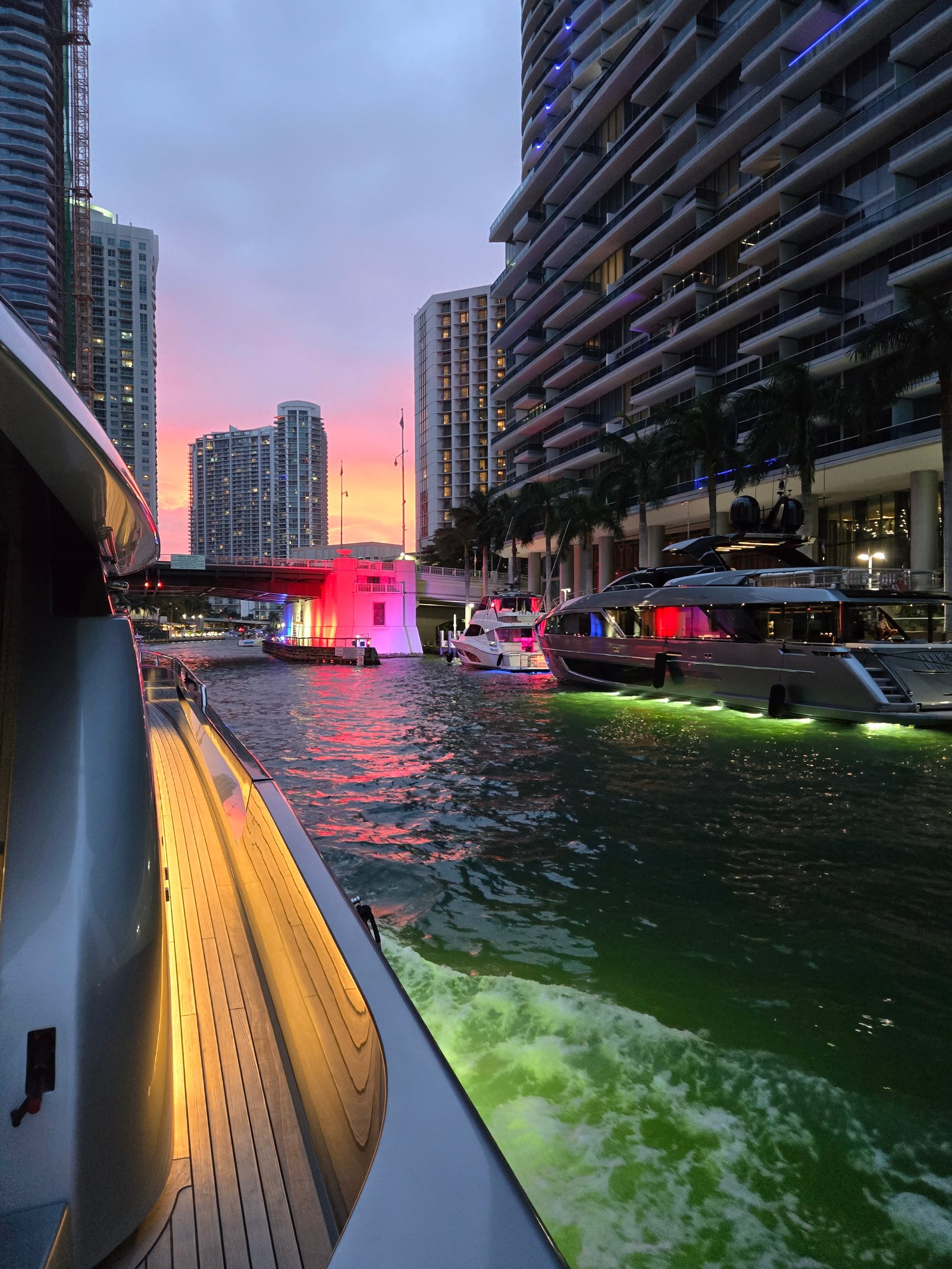 Crucero con almuerzo o cena llegando a restaurantes frente al mar de Miami